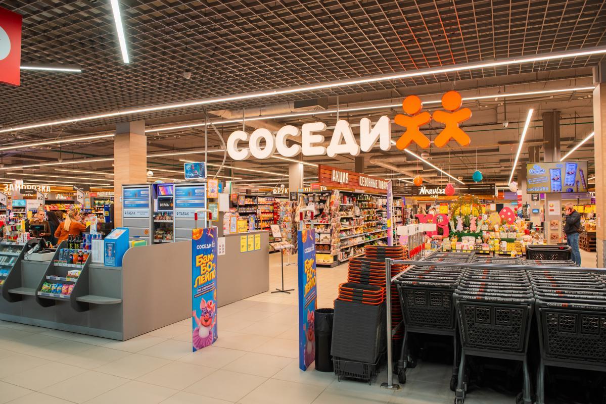 Вход в магазин Соседи