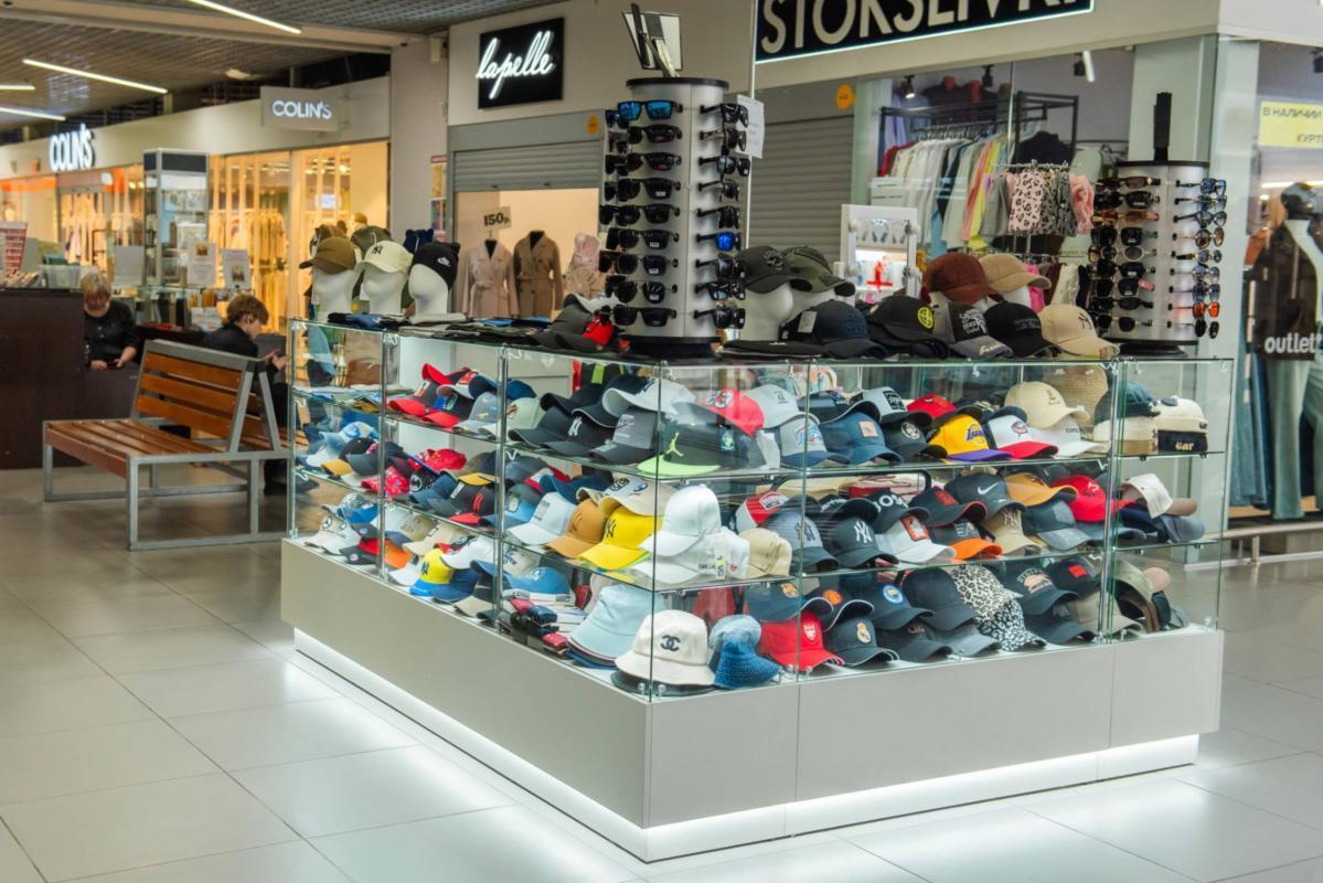 Вход в магазин Головные уборы и аксессуары